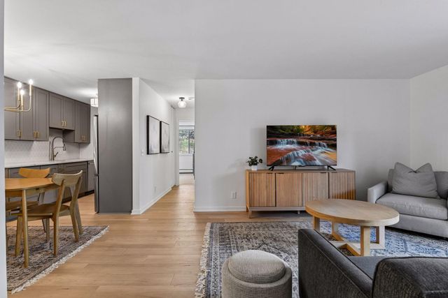 215 Barry Avenue S 202, Wayzata, MN 55391