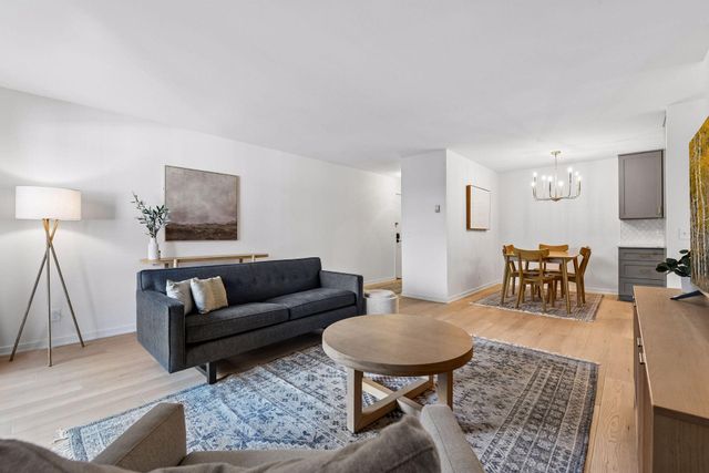 215 Barry Avenue S 202, Wayzata, MN 55391