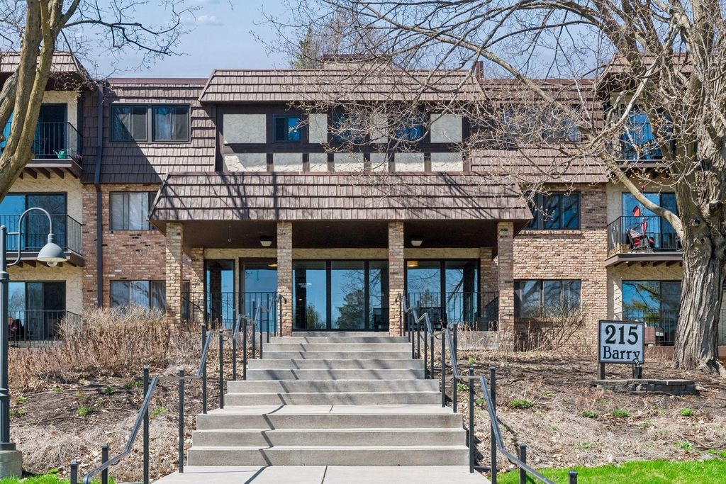 215 Barry Avenue S 202, Wayzata, MN 55391 — exterior