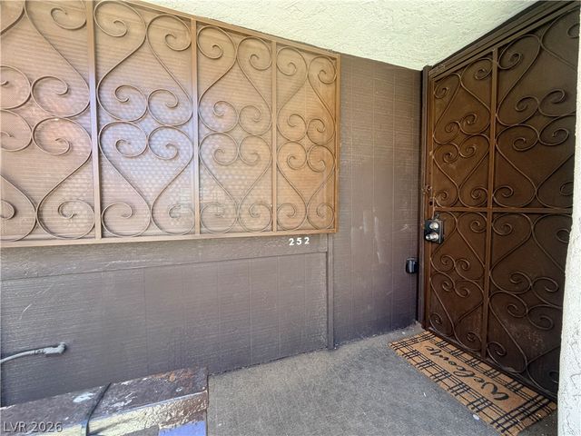 1405 Vegas Valley Drive 252, Las Vegas, NV 89169