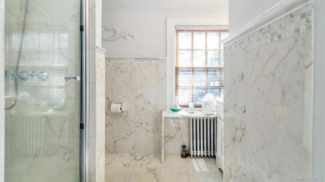 21 Bayview Avenue, Great Neck, NY 11021