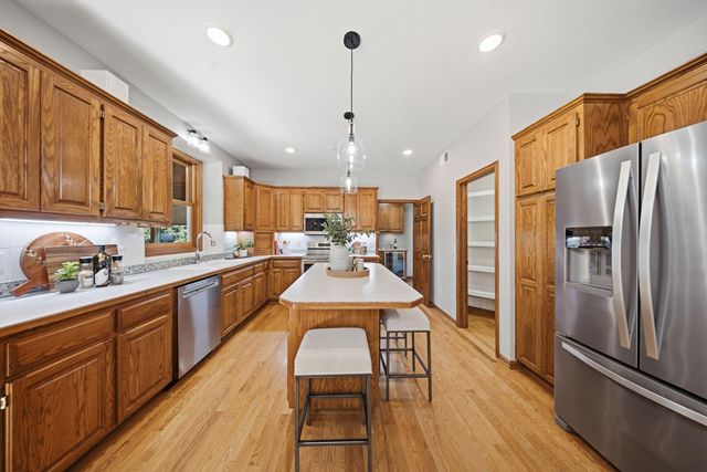 869 Mendakota Court, Mendota Heights, MN 55120