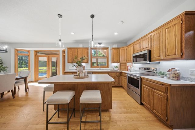 869 Mendakota Court, Mendota Heights, MN 55120