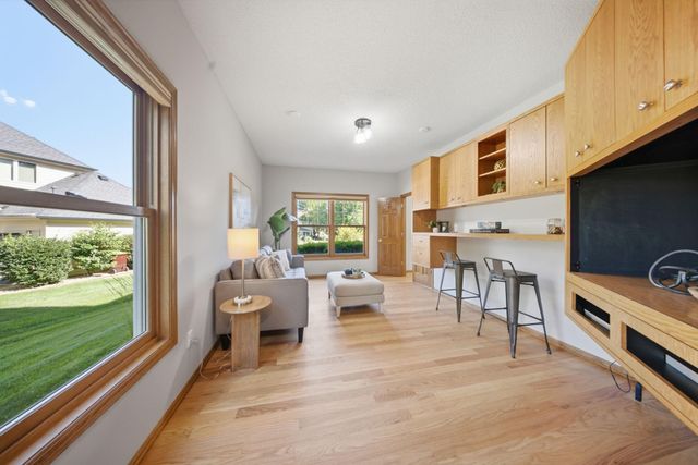 869 Mendakota Court, Mendota Heights, MN 55120