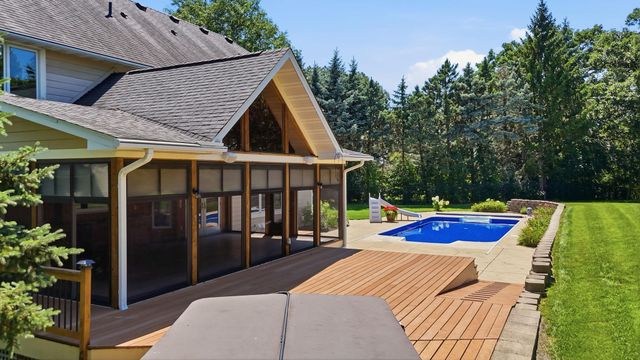 869 Mendakota Court, Mendota Heights, MN 55120
