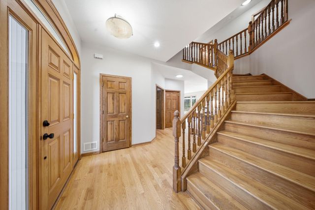 869 Mendakota Court, Mendota Heights, MN 55120