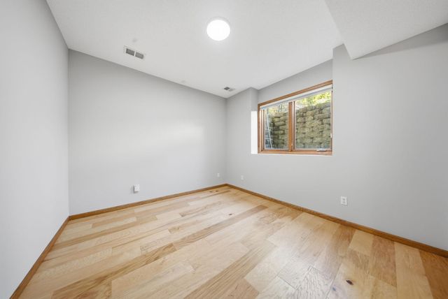869 Mendakota Court, Mendota Heights, MN 55120