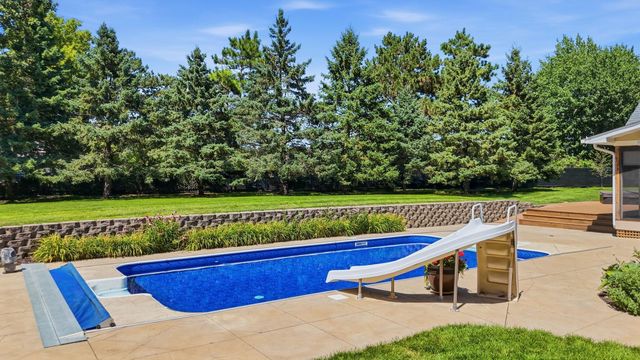 869 Mendakota Court, Mendota Heights, MN 55120