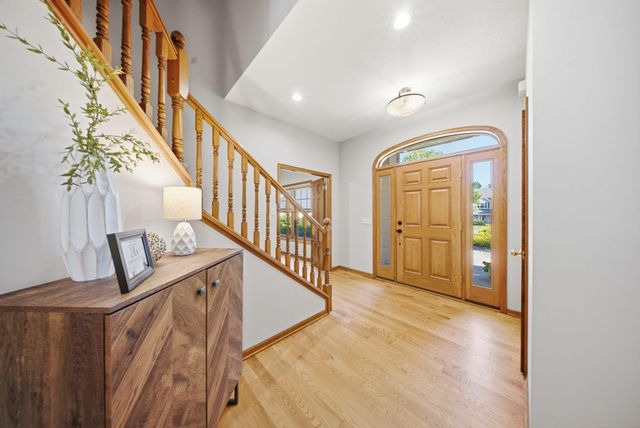 869 Mendakota Court, Mendota Heights, MN 55120