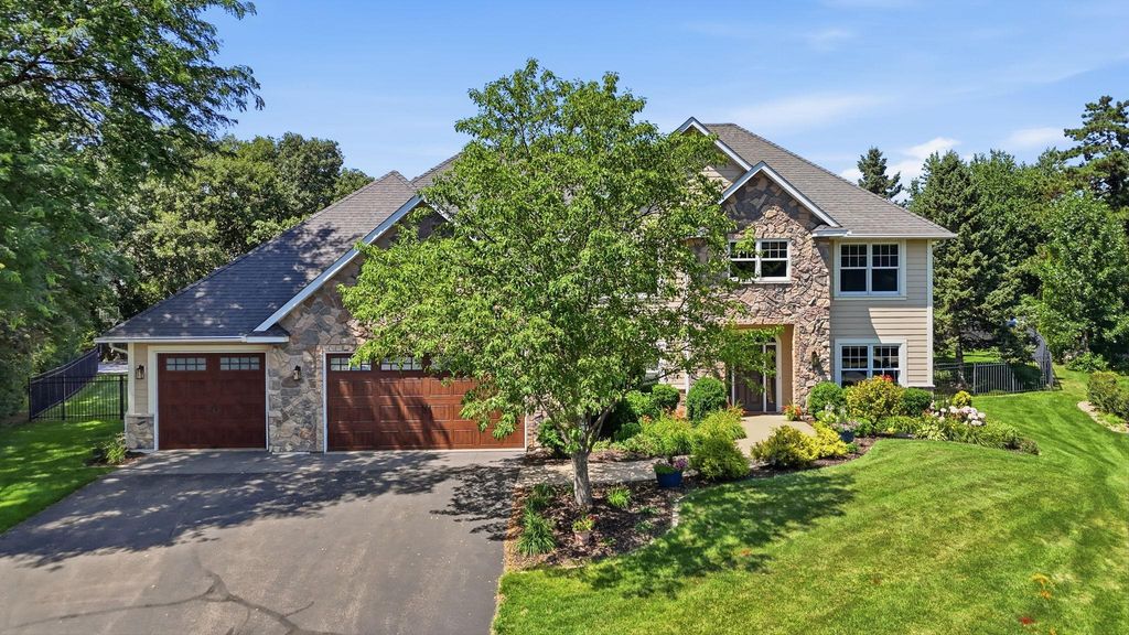 869 Mendakota Court, Mendota Heights, MN 55120