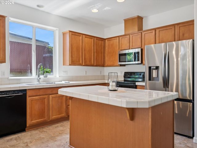 14332 TALAWA Dr, Oregon City, OR 97045