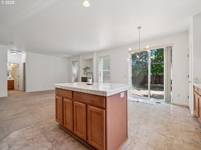 14332 TALAWA Dr, Oregon City, OR 97045
