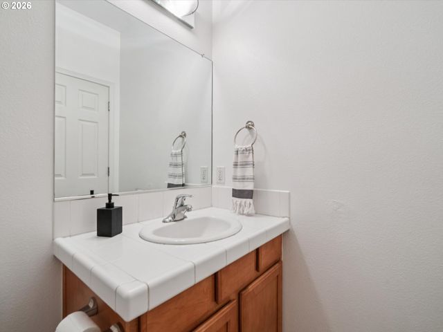 14332 TALAWA Dr, Oregon City, OR 97045