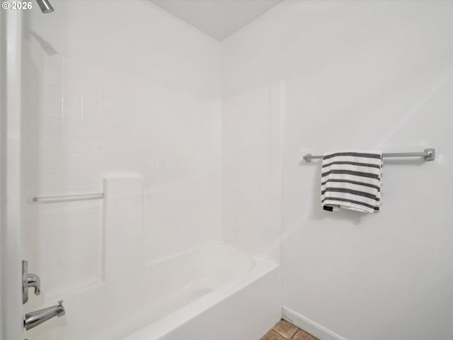 14332 TALAWA Dr, Oregon City, OR 97045