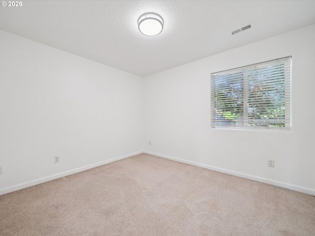14332 TALAWA Dr, Oregon City, OR 97045