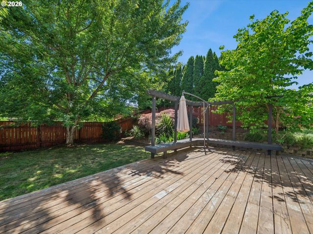 14332 TALAWA Dr, Oregon City, OR 97045