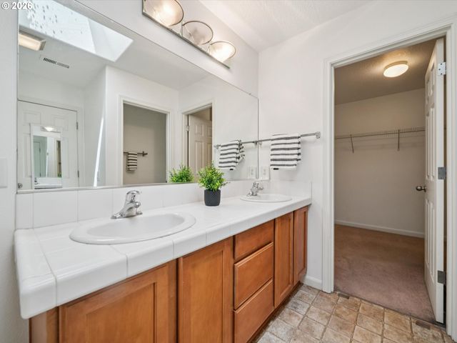 14332 TALAWA Dr, Oregon City, OR 97045
