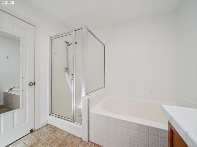 14332 TALAWA Dr, Oregon City, OR 97045