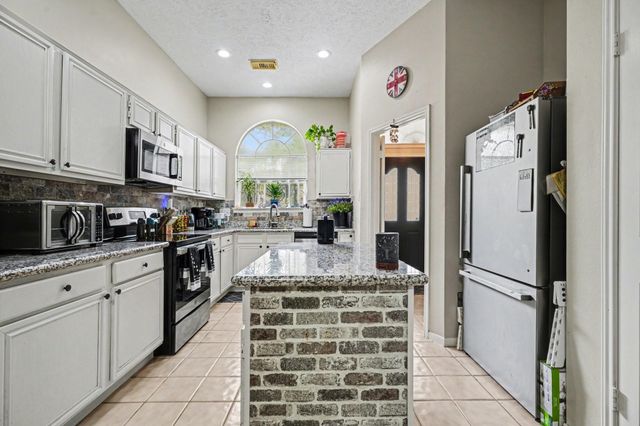 11126 N 30th Avenue N, Texas City, TX 77591