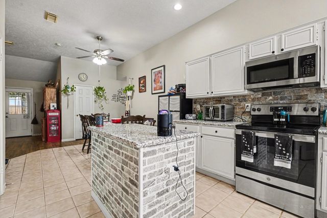 11126 N 30th Avenue N, Texas City, TX 77591