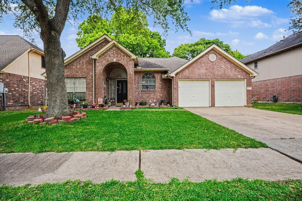 11126 N 30th Avenue N, Texas City, TX 77591