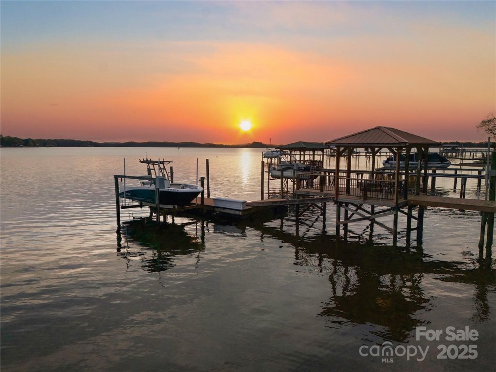 18019 Whispering Oaks Drive, Cornelius, NC 28031