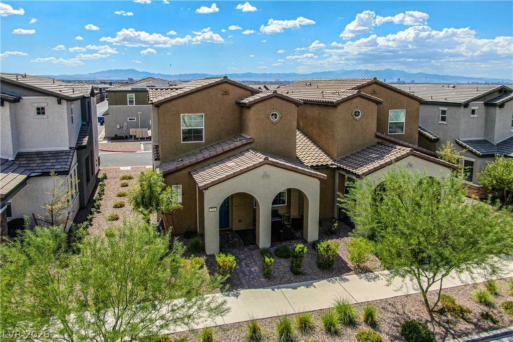 826 Royal Beekman Street, Henderson, NV 89011 — exterior