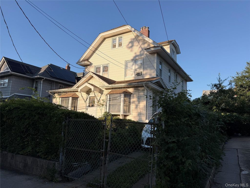 8561 149th Street, Briarwood, NY 11435 — exterior