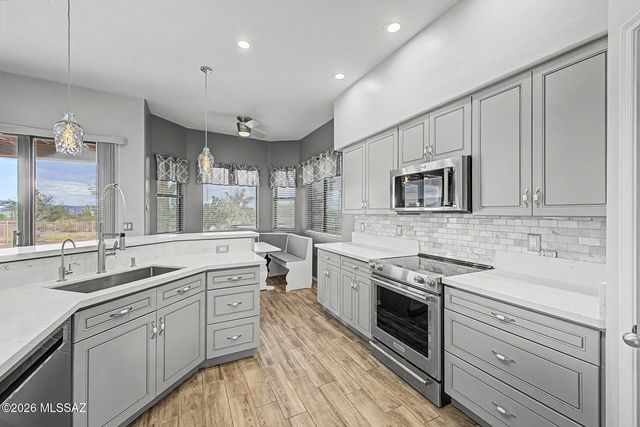 9821 N Sunset Creek Place, Tucson, AZ 85742