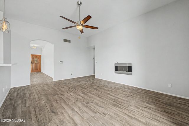 9821 N Sunset Creek Place, Tucson, AZ 85742
