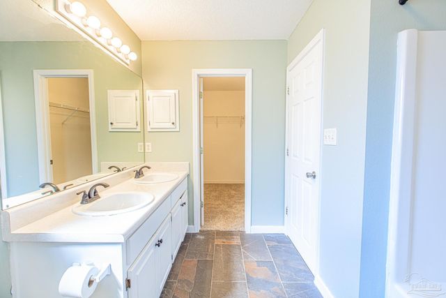 5076 Cassia Dr, Pensacola, FL 32506