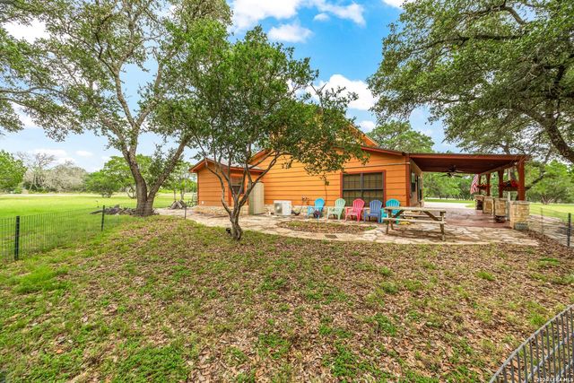 133 BUCKSKIN TRL, Bandera, TX 78003