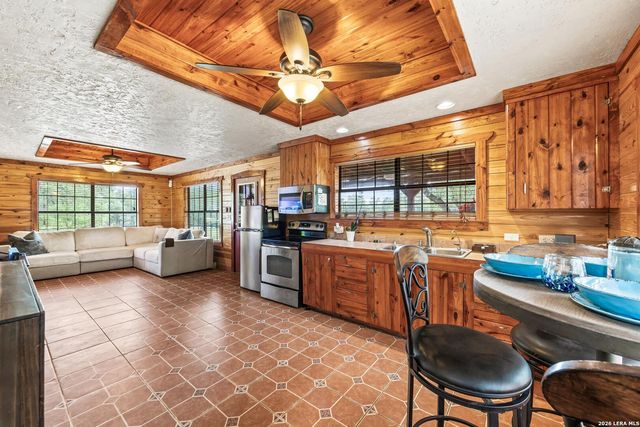 133 BUCKSKIN TRL, Bandera, TX 78003