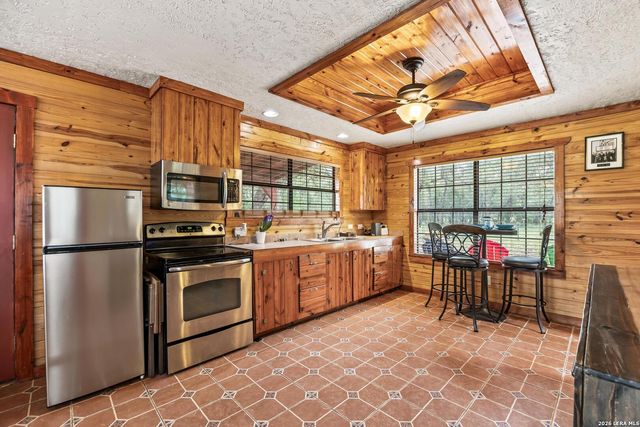133 BUCKSKIN TRL, Bandera, TX 78003