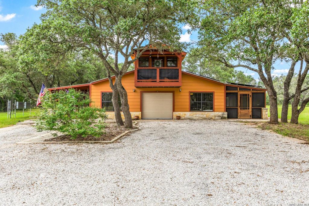 133 BUCKSKIN TRL, Bandera, TX 78003