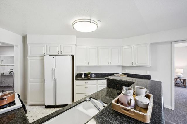 518 Almer Road 6, Burlingame, CA 94010