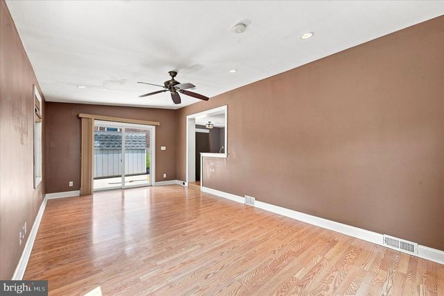 1224 OLD LN, Drexel Hill, PA 19026