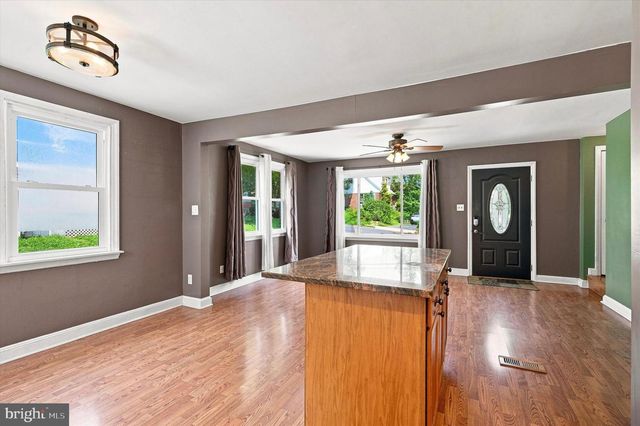 1224 OLD LN, Drexel Hill, PA 19026