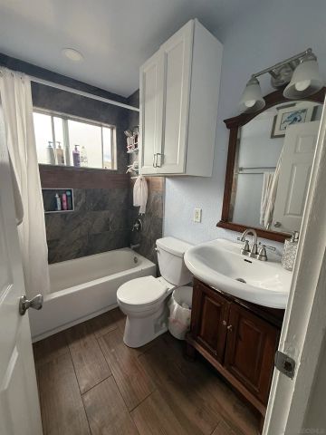 656 Parker Street, Oceanside, CA 92057