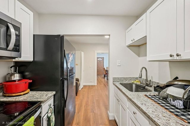 1 Rockdale Ave 1, Lowell, MA 01854