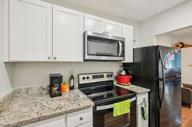 1 Rockdale Ave 1, Lowell, MA 01854