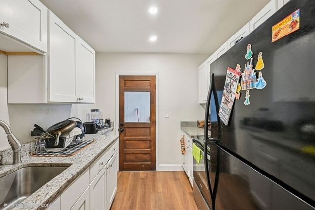 1 Rockdale Ave 1, Lowell, MA 01854