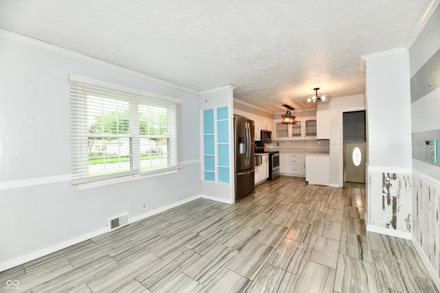 28 W 38th Street, Anderson, IN 46013