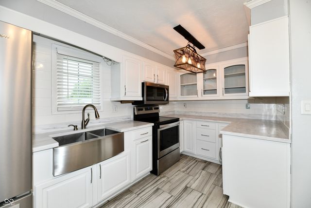 28 W 38th Street, Anderson, IN 46013