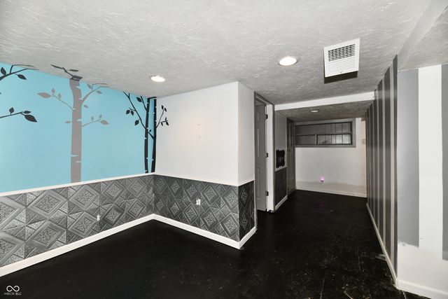 28 W 38th Street, Anderson, IN 46013