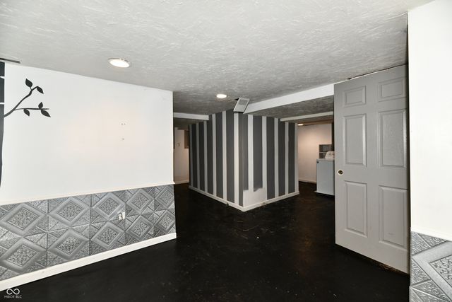 28 W 38th Street, Anderson, IN 46013