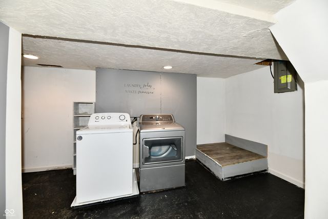 28 W 38th Street, Anderson, IN 46013