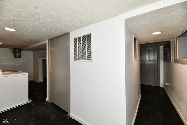 28 W 38th Street, Anderson, IN 46013