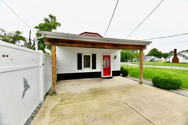 28 W 38th Street, Anderson, IN 46013