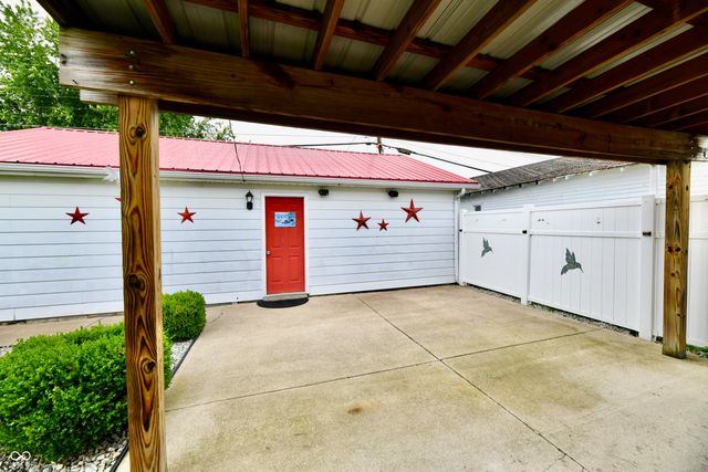 28 W 38th Street, Anderson, IN 46013
